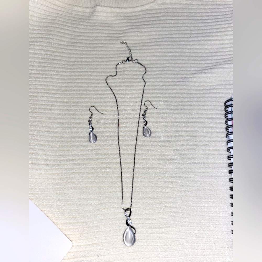 Elegant Silver Jewelry Set with Teardrop Pendants Necklace & Earrings W/gift Box